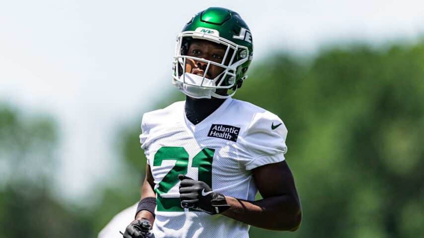 New York Jets cornerback Brandon Stephens practices during the offseason program.