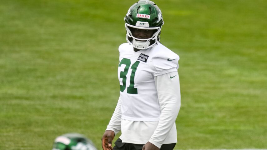 New York Jets rookie edge rusher David Bailey warms up during minicamp in Florham Park.