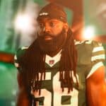 Demario Davis wearing a New York Jets uniform after returning to the team