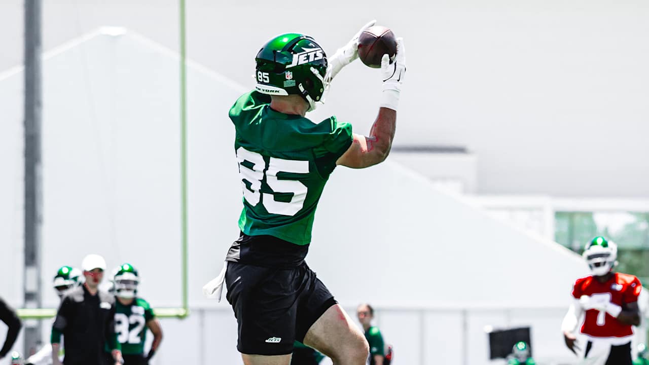Mason Taylor catches a pass during New York Jets practice