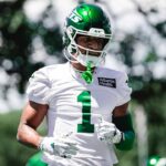 Jets cornerback Azareye'h Thomas practices in a white number 1 jersey