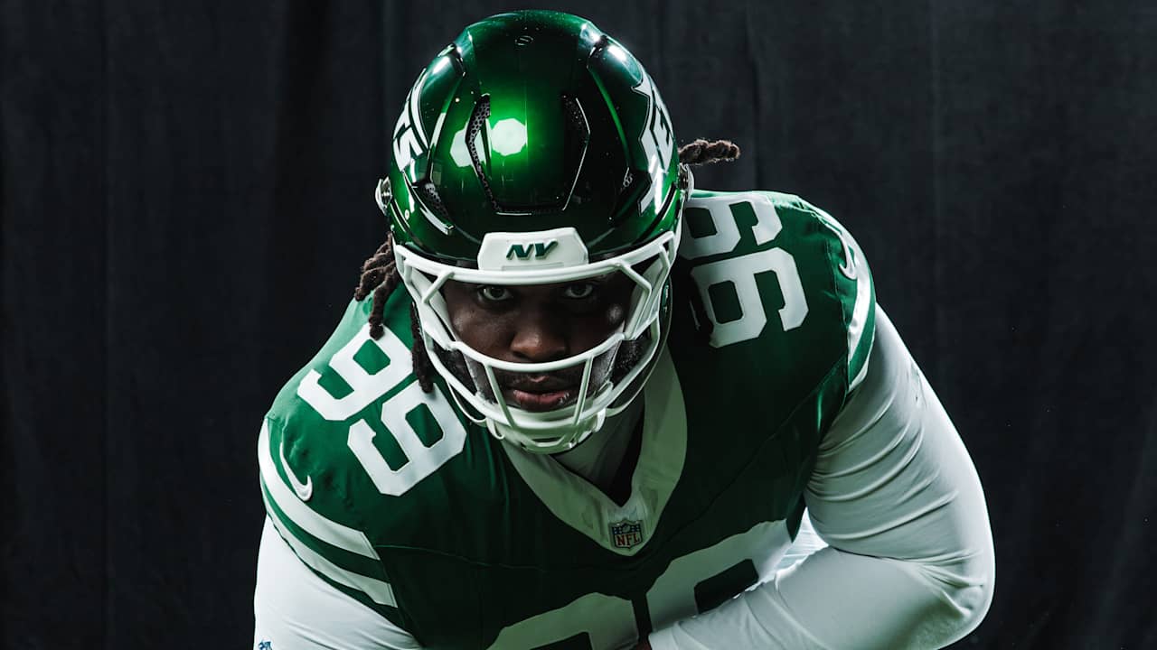 T'Vondre Sweat in his New York Jets No. 99 uniform