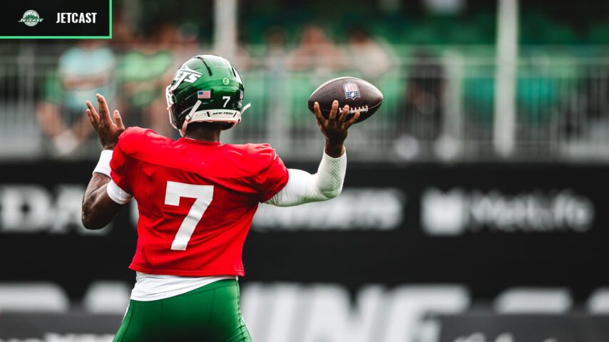 Jets quarterback No. 7 throws during the August 11 joint practice with Tampa Bay