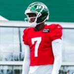 Geno Smith wears a red non-contact jersey during the New York Jets final training camp practice.